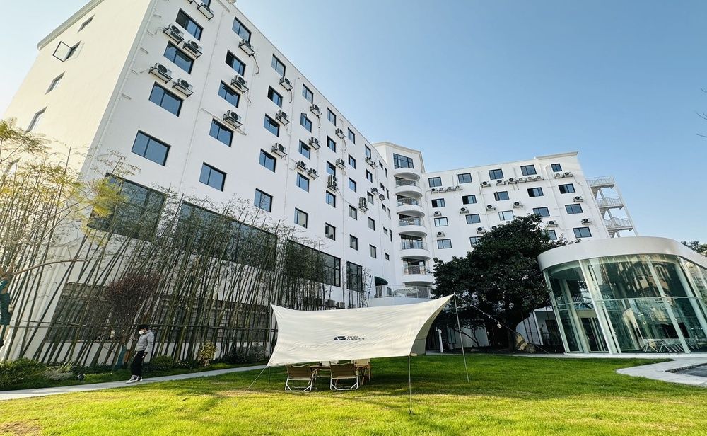 德必公交易园外立面图